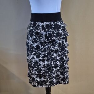 ALFANI Tiered Black and White Abstract Floral Pattern Lined Mini Skirt, Size 10